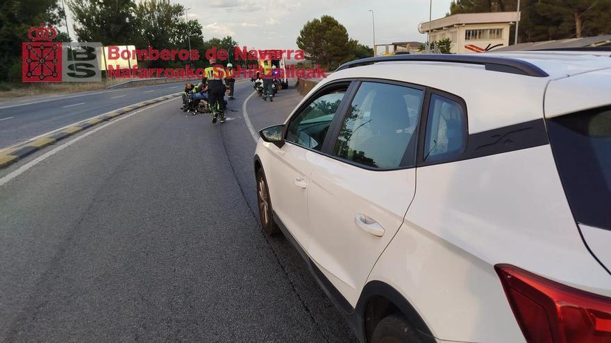 Cuatro personas heridas en el choque entre un coche y una moto en la N-121 a la altura de Tafalla
