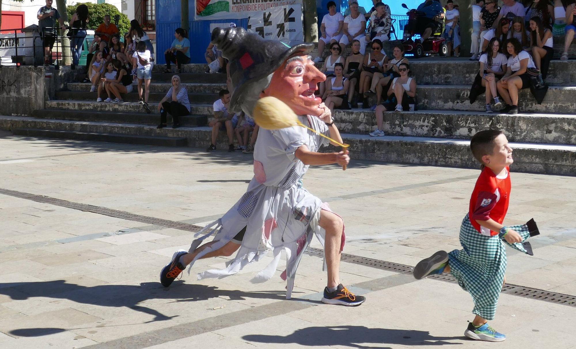 Fotos del chupinazo de fiestas de Irurzun