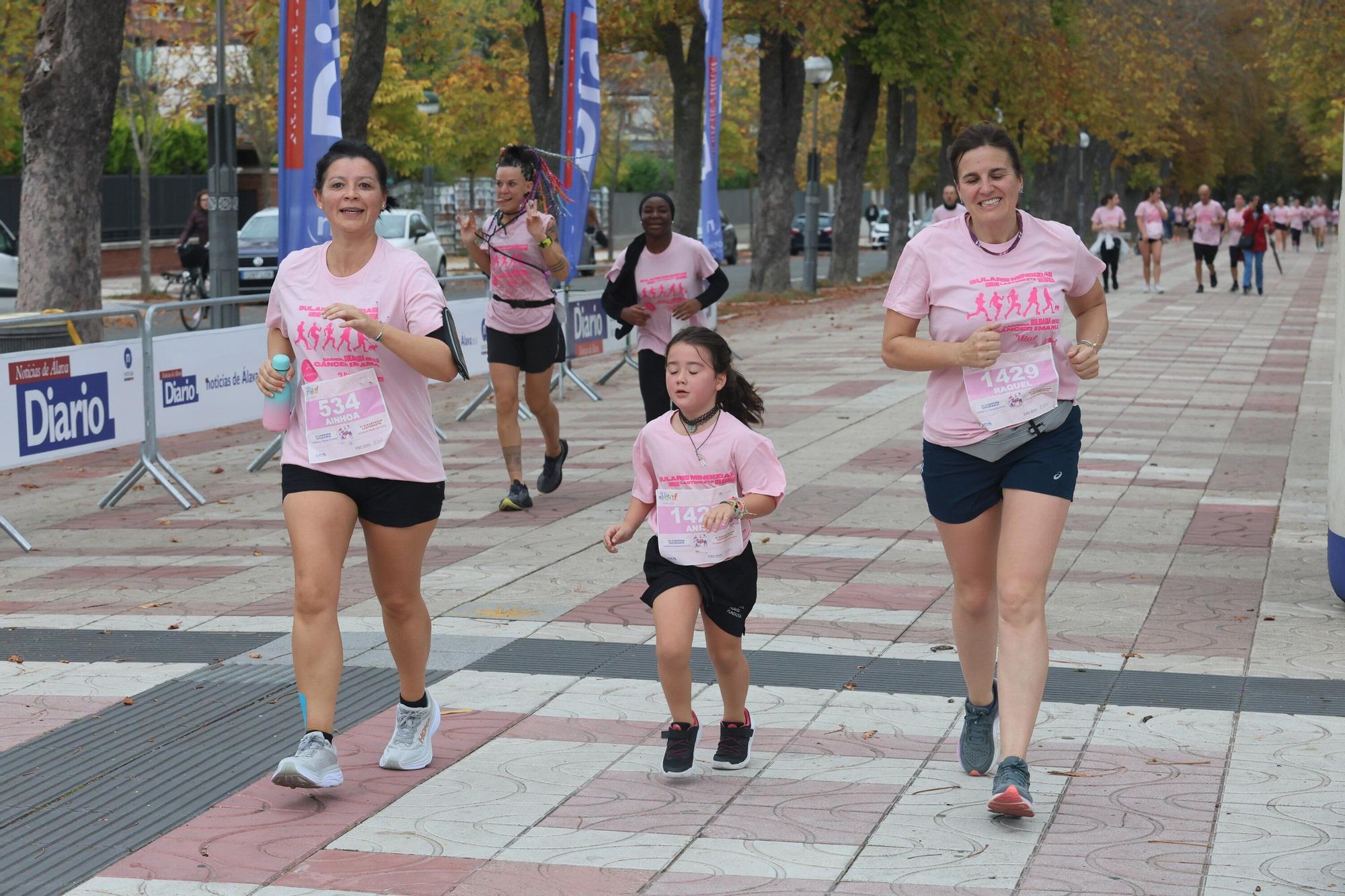 En imágenes: Vitoria se vuelca con la VI Carrera Solidaria contra el Cáncer de Mama