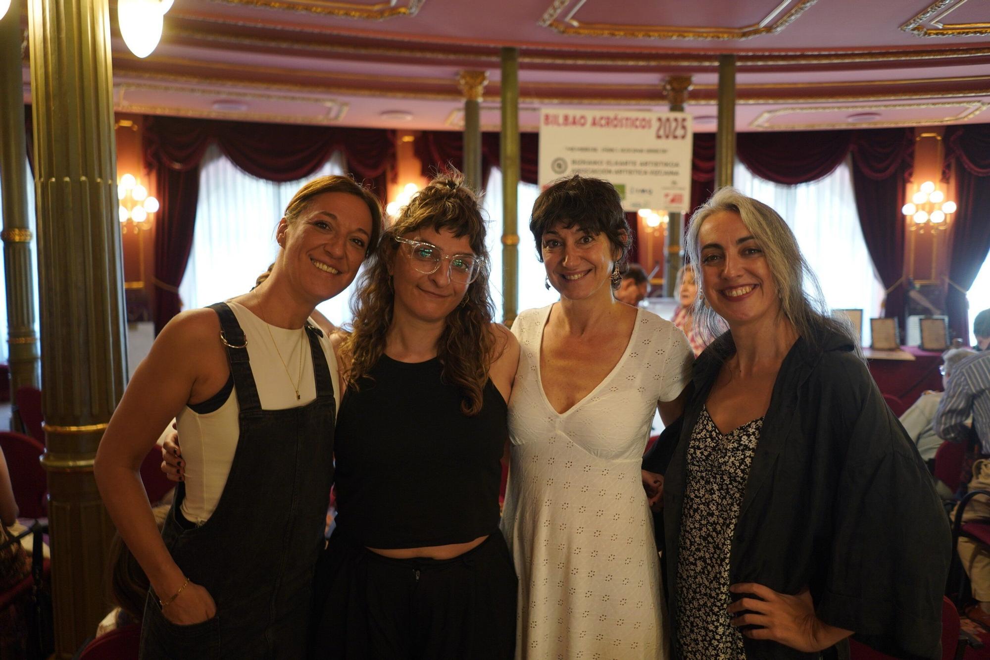 Marta Fernández, Elena Suárez, Ana Salazar y Alicia González, llegadas de Madrid exprofeso para aplaudir a su amiga Amaia Vargas.