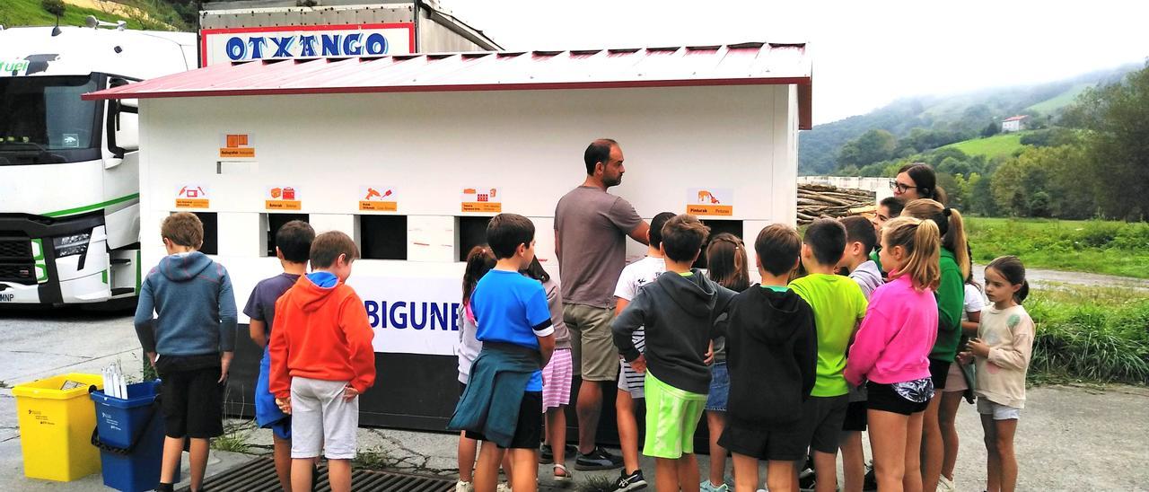 Lesaka inaugura un nuevo ‘Mini Punto Limpio’