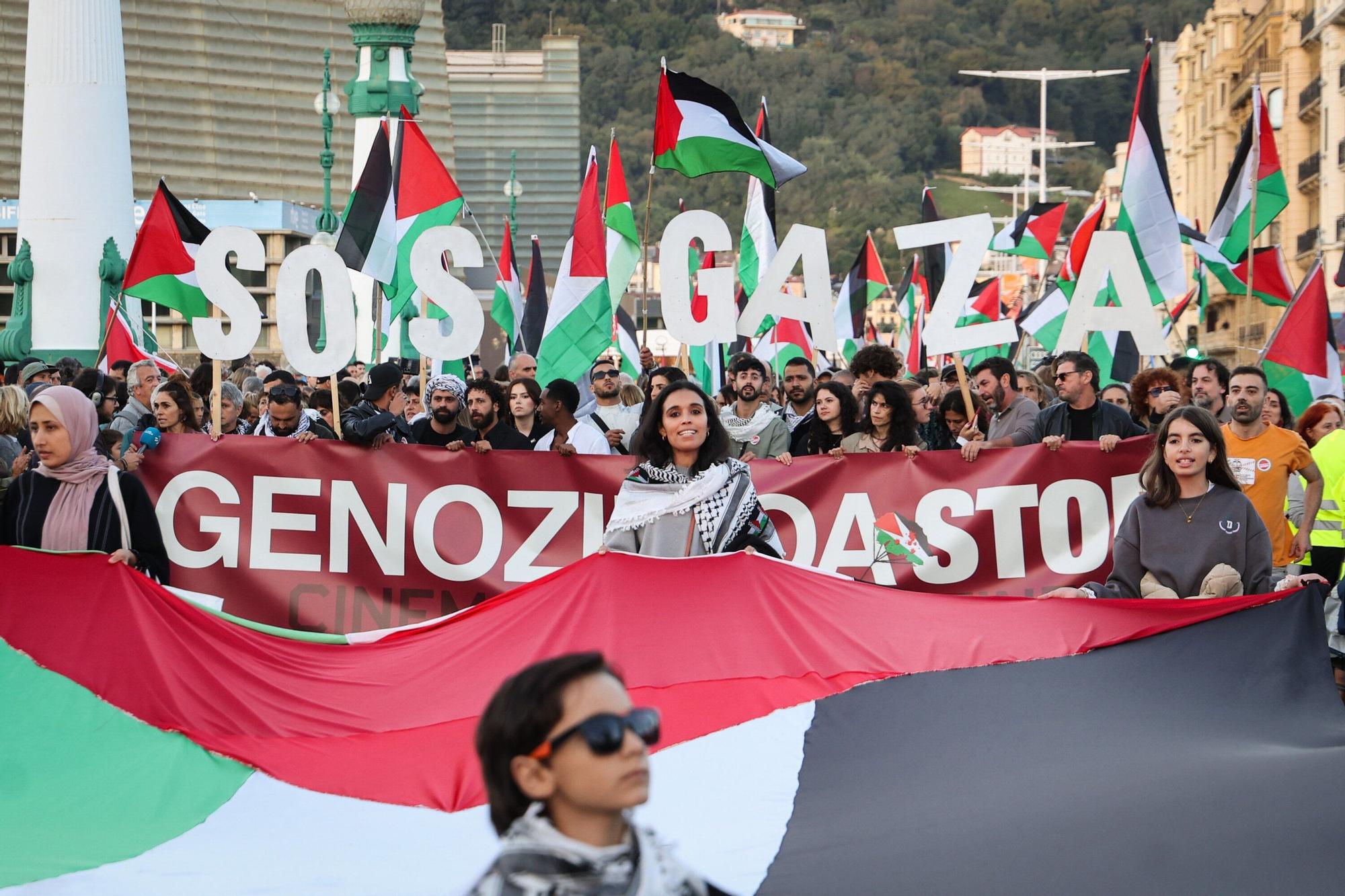 La voz de Hind Rajab | Fotos de la marcha en apoyo a Palestina en Donostia - San Sebastián