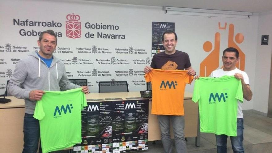 Representantes de Ekaitza, Ayuntamiento y Federación de Montaña, en la presentación.