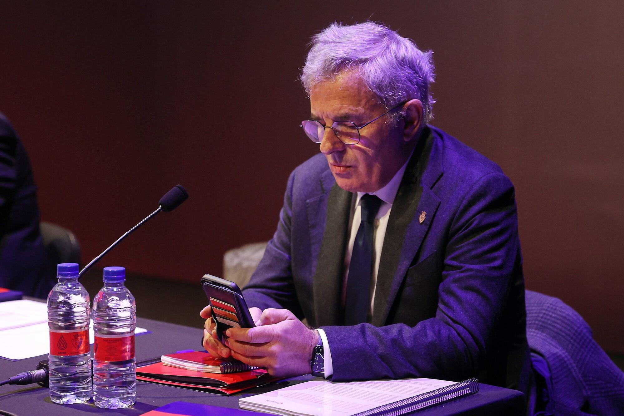 Fotos de la Asamblea de socios de Osasuna en Baluarte