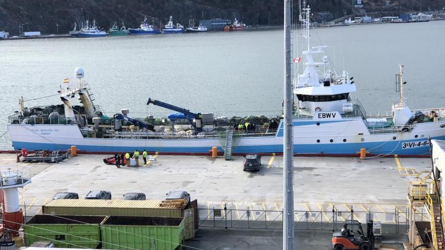 Llegan a puerto los tres supervivientes del pesquero Villa de Pitanxo