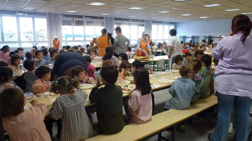 Bebidas azucaradas y bollería deberán desaparecer de colegios e institutos este jueves