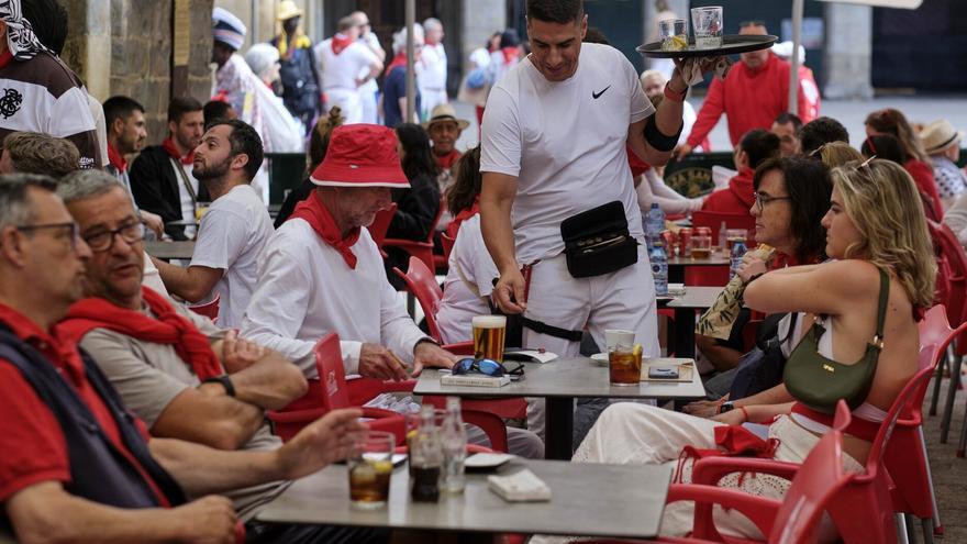 Los hosteleros llaman a la responsabilidad para evitar plantones en bares y restaurantes