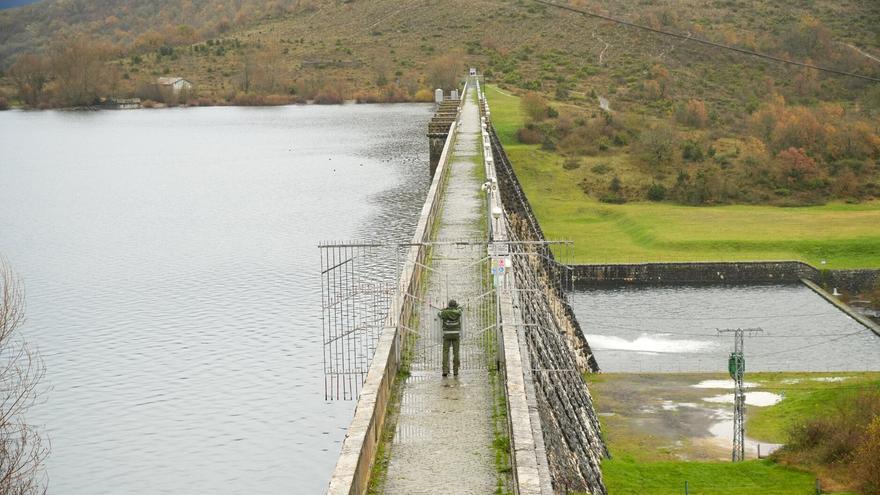 Las últimas lluvias dejan los embalses alaveses a rebosar