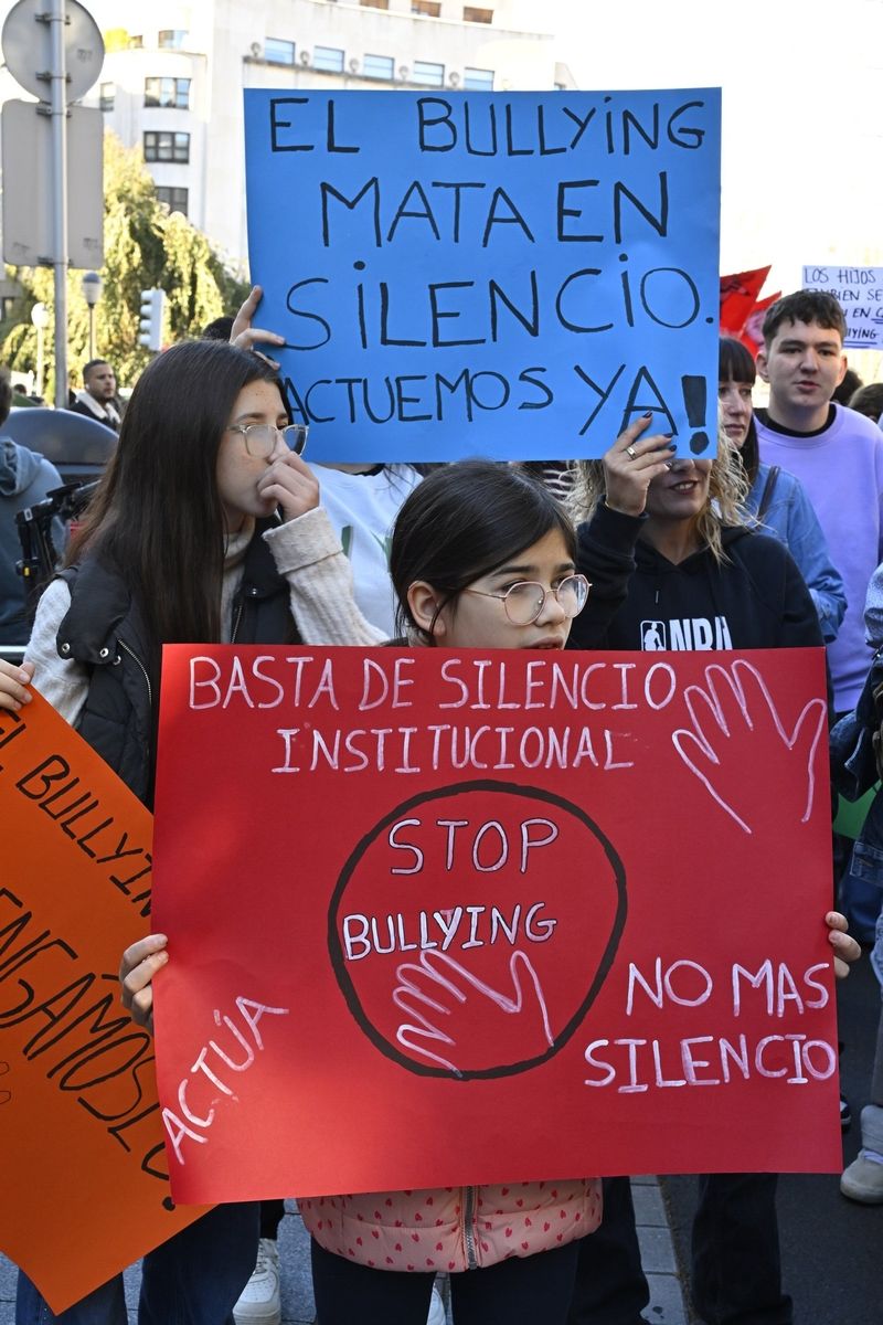 Estudiantes salen a la calle en Bilbao contra el 'bullying'