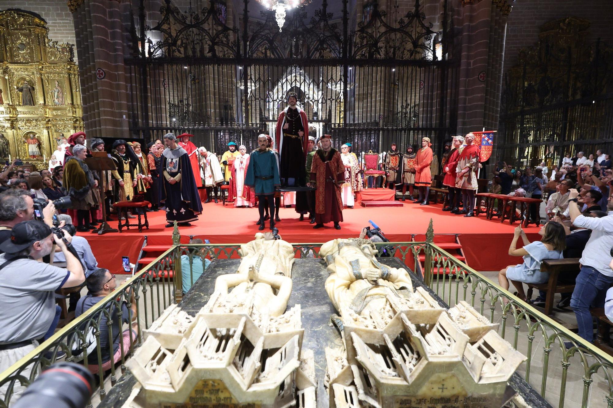 Fotos de la ceremonia de coronación de Carlos III, rey que unificó los tres burgos de Pamplona