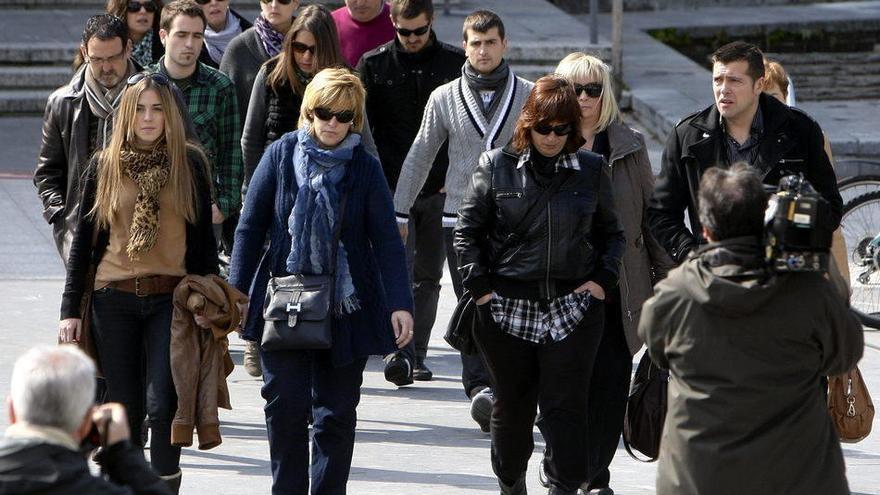 En la imagen, la familia de Amaia Azkue, a su llegada a los juzgados en Donostia