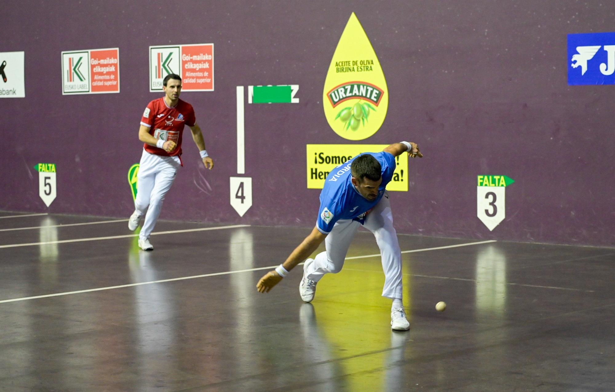 Jokin Altuna se lleva el bronce del Cuatro y Medio tras derrotar a Joseba Ezkurdia en Arrasate.