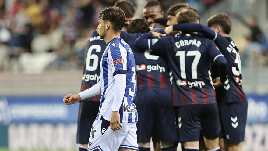 El Eibar hace valer su experiencia en el derbi (2-1)
