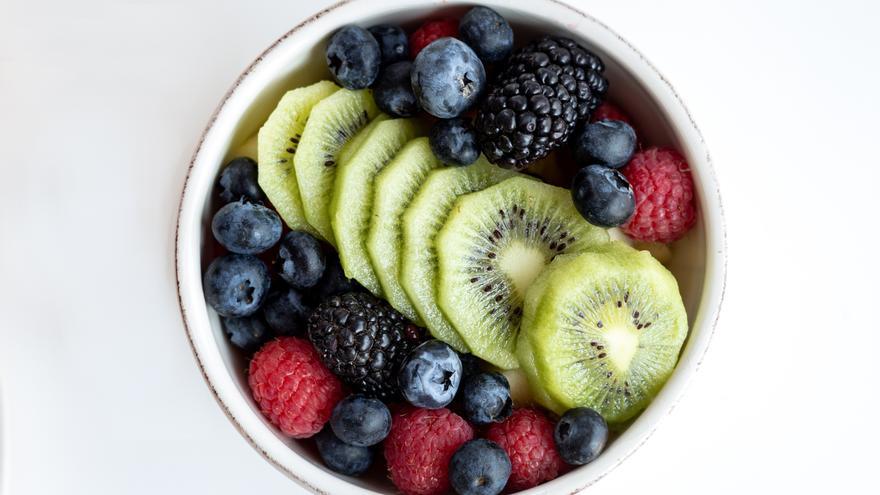 Consultorio de nutrición: el gran error al comer fruta