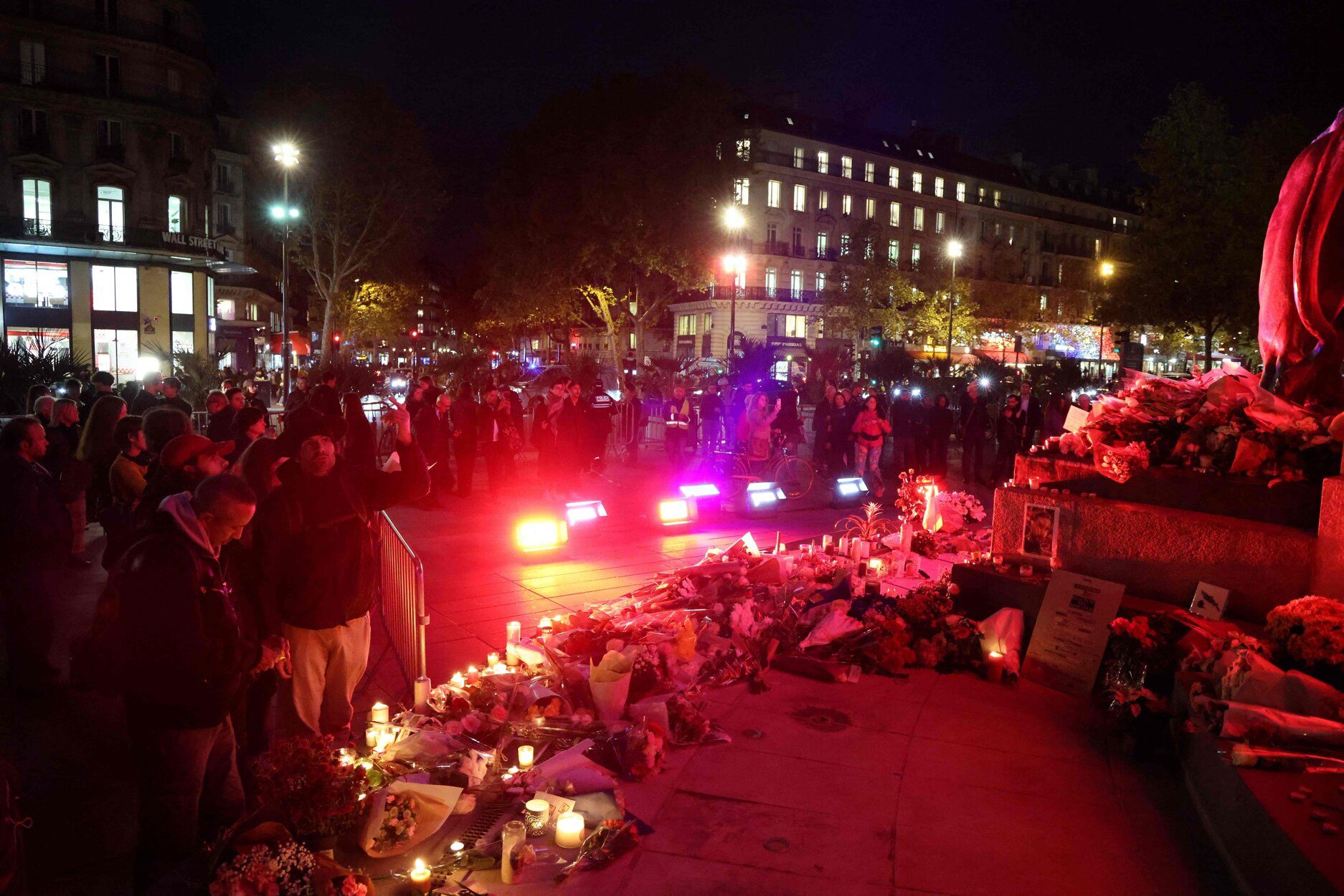 Francia recuerda a las víctimas de los atentados del 13N