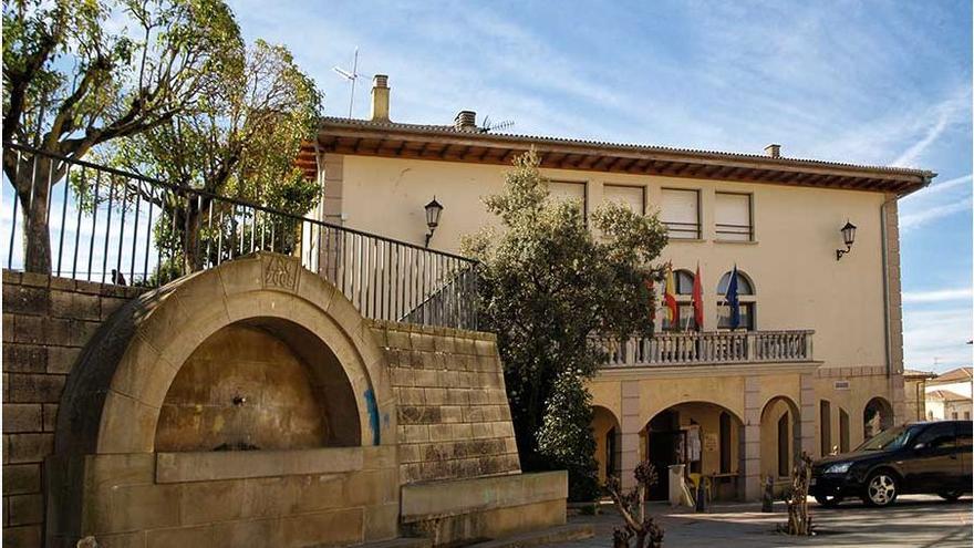 La Fiscalía pide 7 años de prisión al exsecretario municipal de Oteiza por desviar 130.659 € del ayuntamiento a sus cuentas