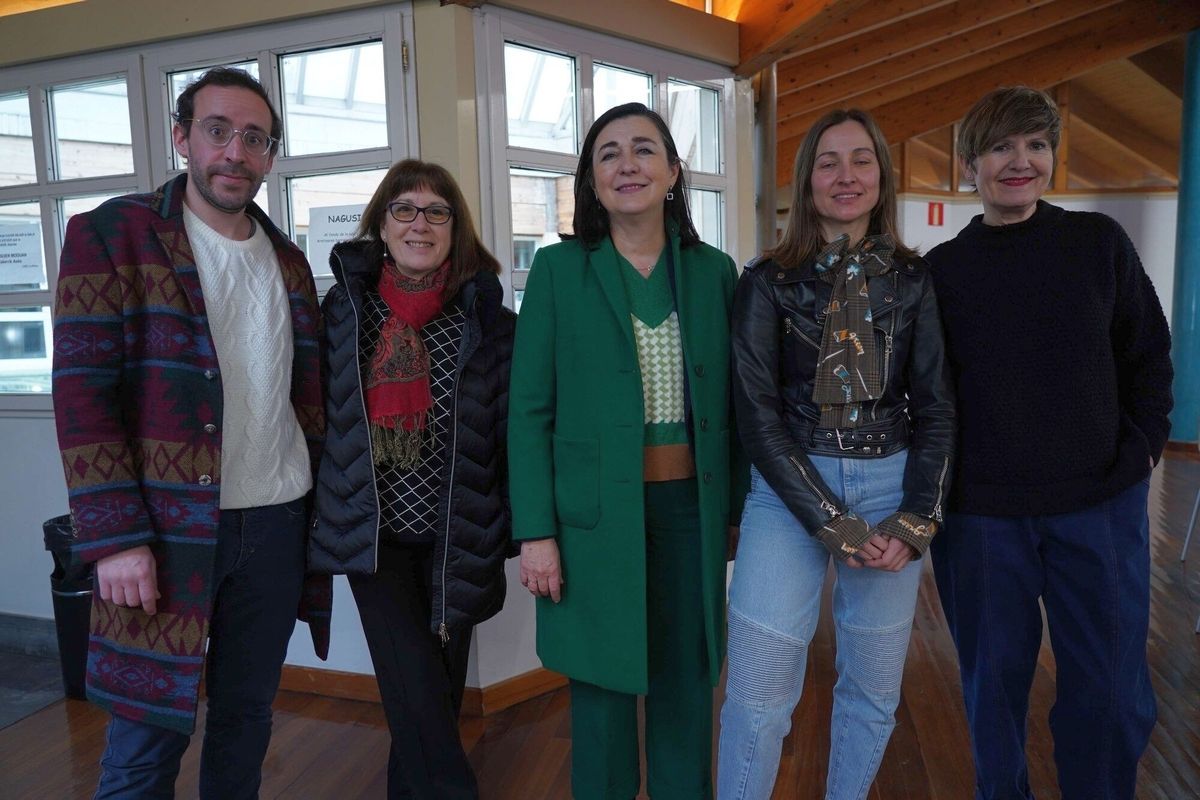 Iker Urkidi, Pilar Maura, Yolanda Díez, Rebeca García y la actriz Itziar Lazkano.