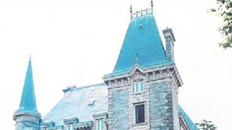 Los contenedores con los documentos antes de ser trasladados desde Villa Izarra a Artea.