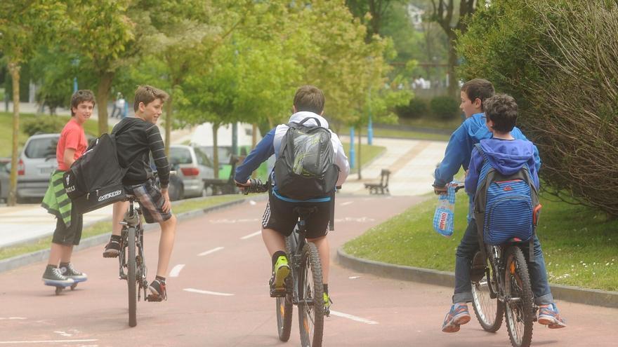 Zarautz lanza una campaña para mejorar la seguridad de ciclistas con el uso obligatorio de luces