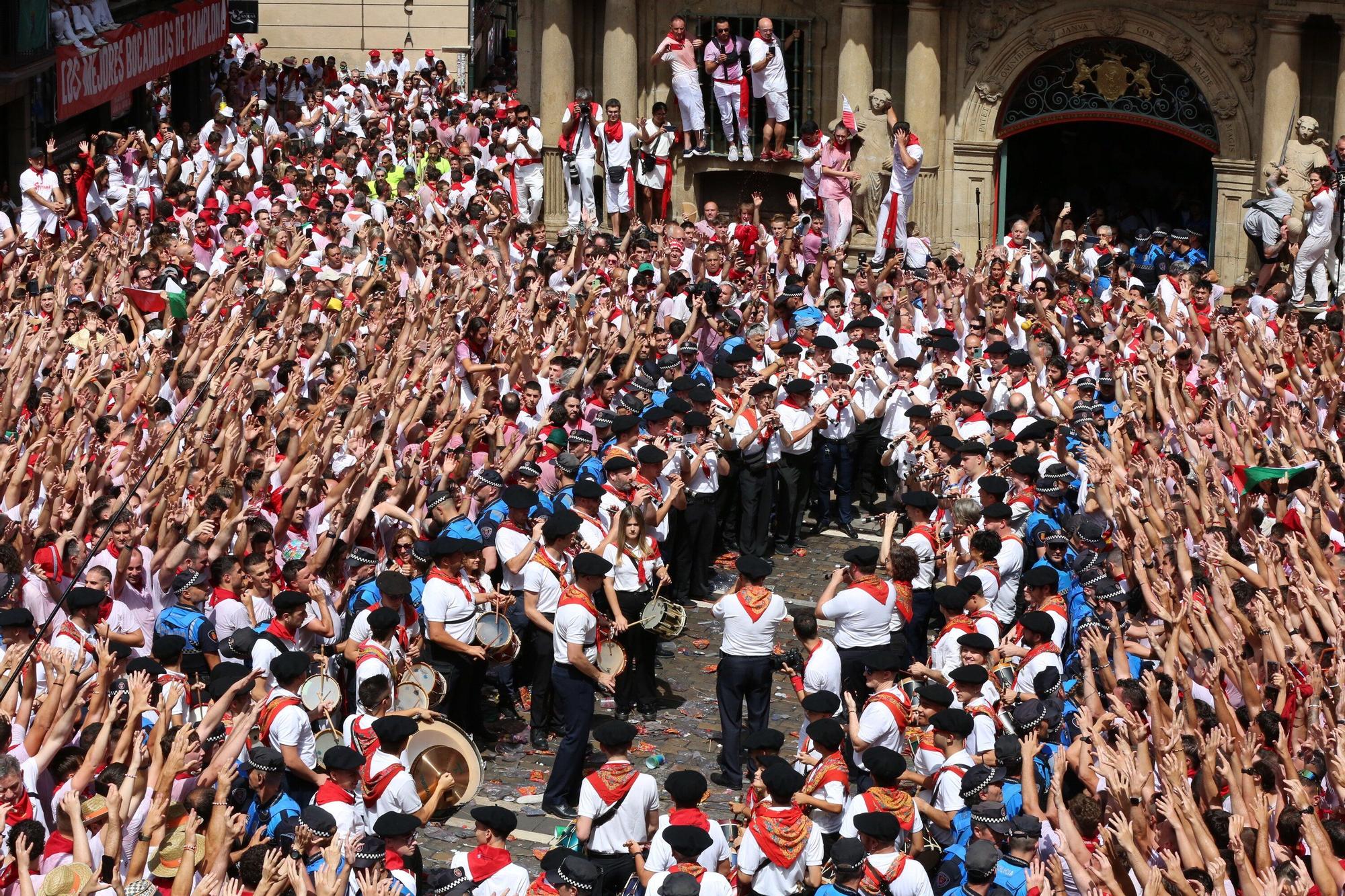 Fotos del  Chupinazo de San Fermín 2025 en Pamplona: ¡La fiesta más internacional se enciende con un grito solidario por Palestina!