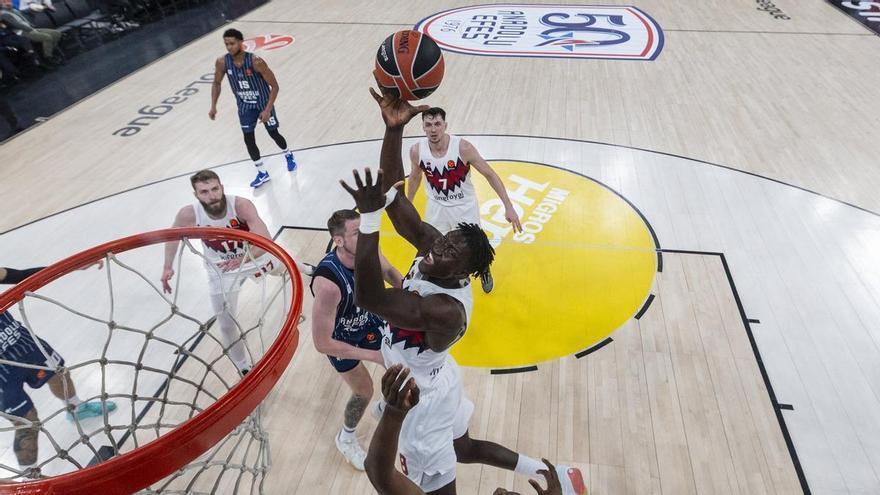 El Baskonia se quita un peso de encima en Estambul