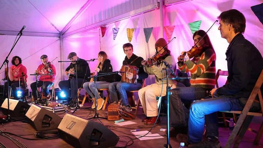 Izarra se convierte  en sede del Aitzina Folk