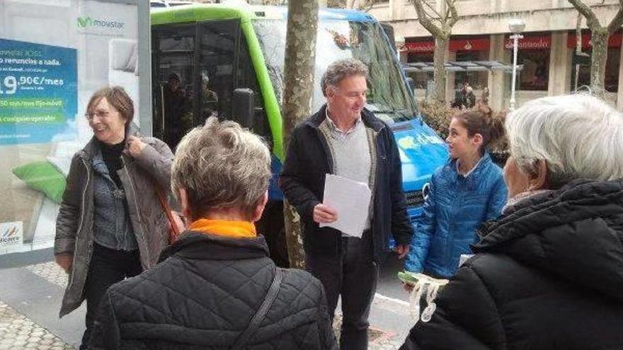 Entregan premios para celebrar los cinco millones de viajeros de los microbuses