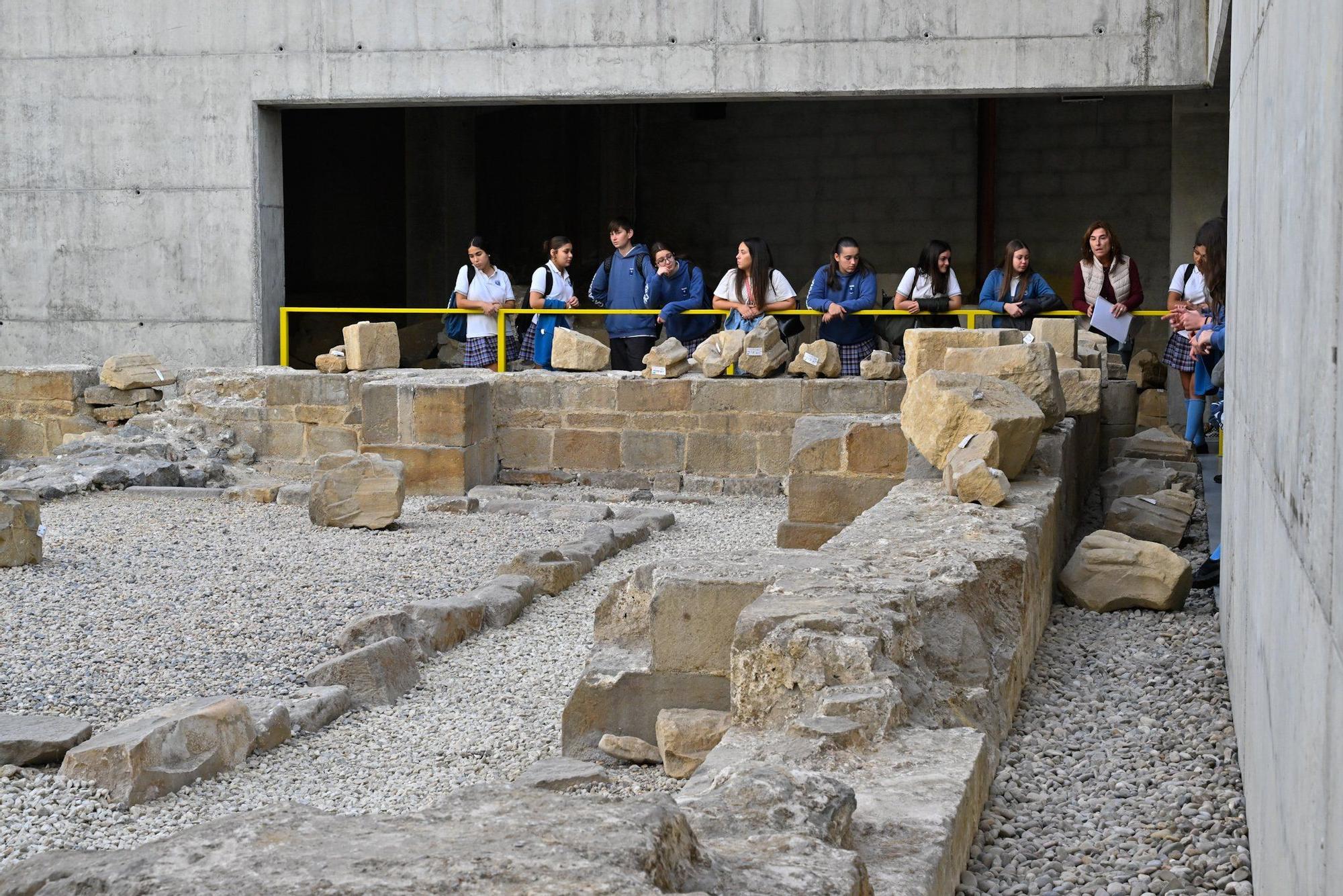 En imágenes: Estudiantes de Bizkaia  miran al futuro desde la arqueología