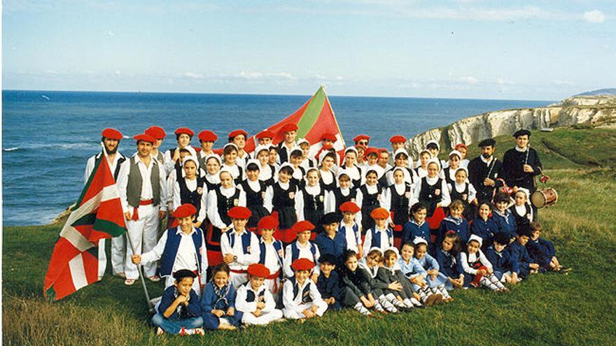 Itxas Argia, tras nacer en la clandestinidad, ha llevado desde Getxo la cultura vasca a diversos puntos del mundo en sus 50 años de vida.