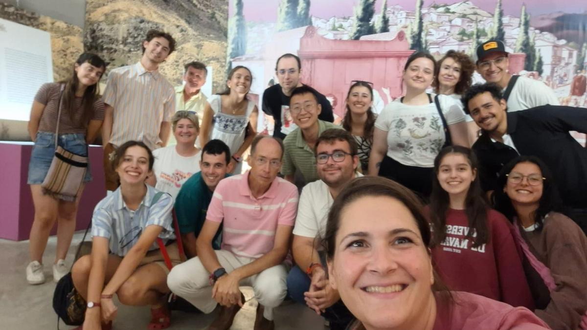 Alumnado en el museo de Santa Criz, en Eslava.