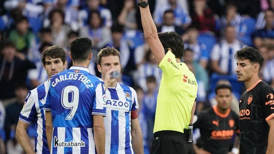 Los atropellos arbitrales frenan a la Real Sociedad