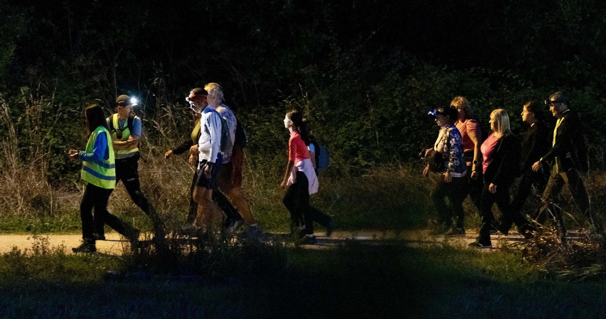 En imágenes: La marcha nocturna del Vital Eguna apoya a las personas con Ela
