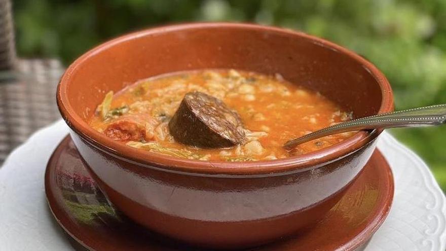 Tradición a fuego lento en el restaurante Mesón Chimbo del valle de Sámano