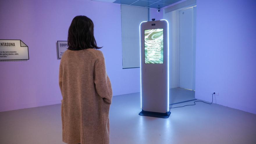 En imágenes: La exposición ‘¿Puede la Inteligencia Artificial ser feminista?’ en Montehermoso