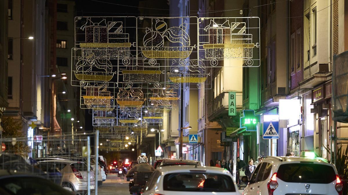 Instalación de la iluminación navideña en Pamplona a finales del pasado mes de octubre.