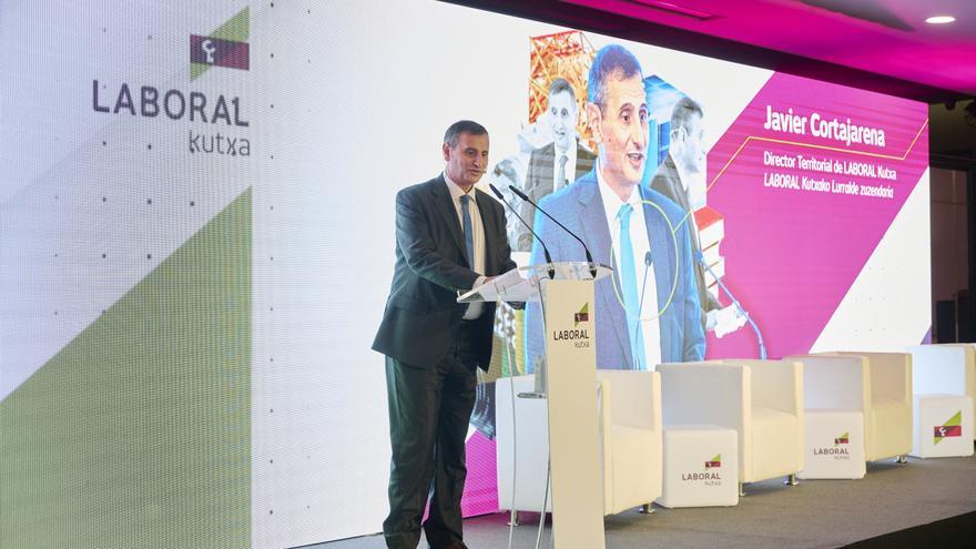 Fotos del encuentro de Laboral Kutxa para la presentación de su informe de la economía navarra