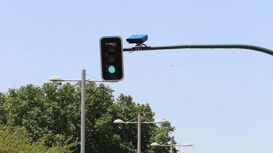 Pamplona instalará 4 nuevos radares con IA capaces de detectar el uso del móvil, cinturón o giros prohibidos