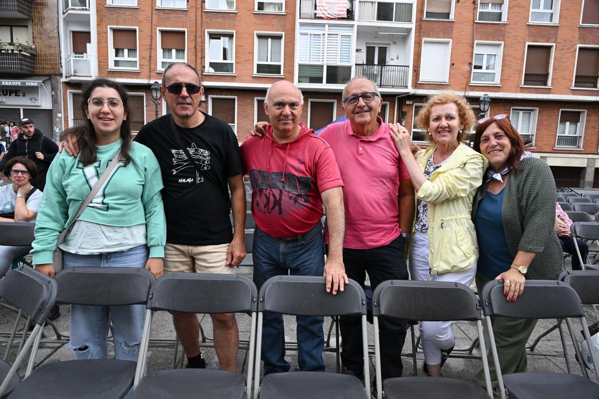 Lucía y Alejandro Pardo, con Josué Abajo, Ricardo Heras, Isabel Monje y Maribel Plaza, no se dejaron arredrar por el sirimiri.