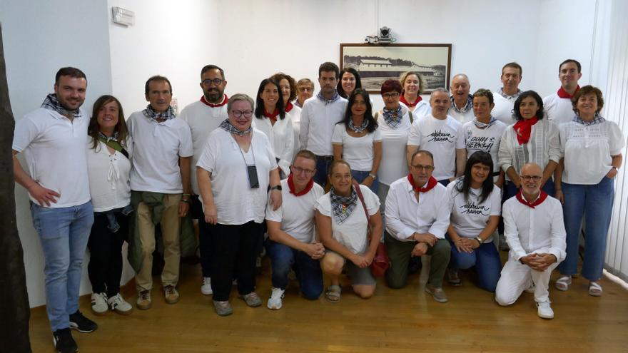 Almuerzo con políticos en el arranque festivo