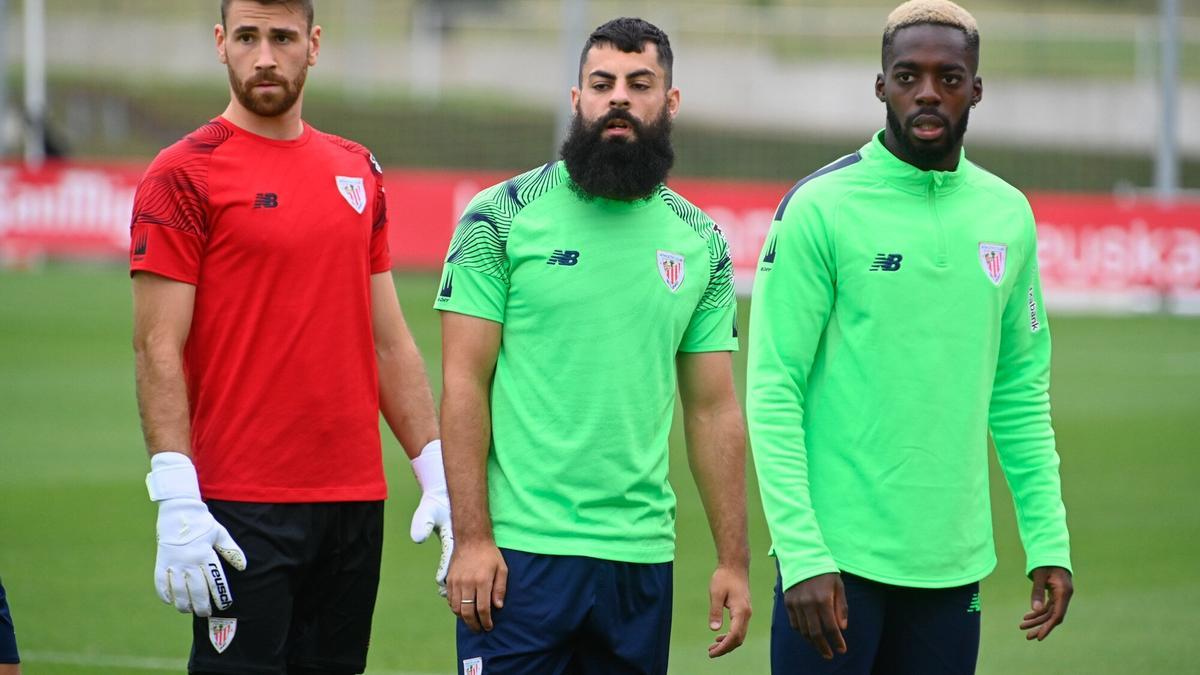 Simón, Villalibre e Iñaki Williams, en un entrenamiento de esta semana en Lezama.