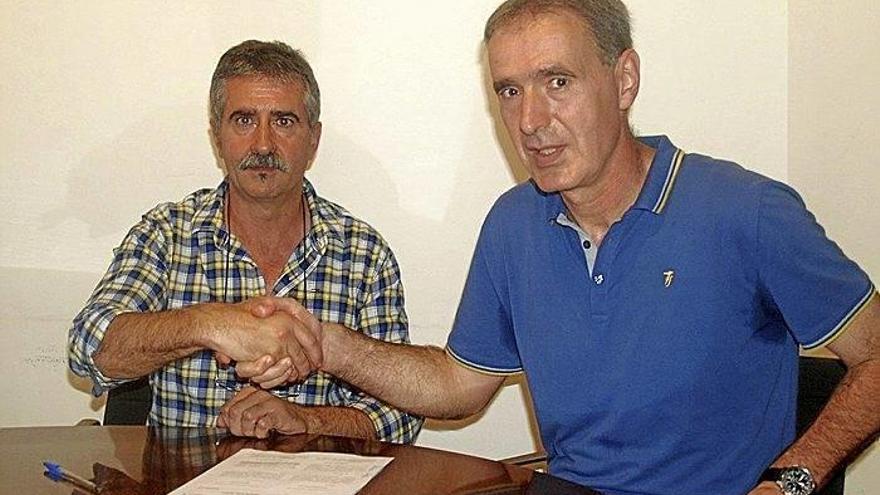 Albistegui da la mano a Inazio Azkarragaurizar, exalcalde de Arrasate, tras el acuerdo por Atxabalpe.
