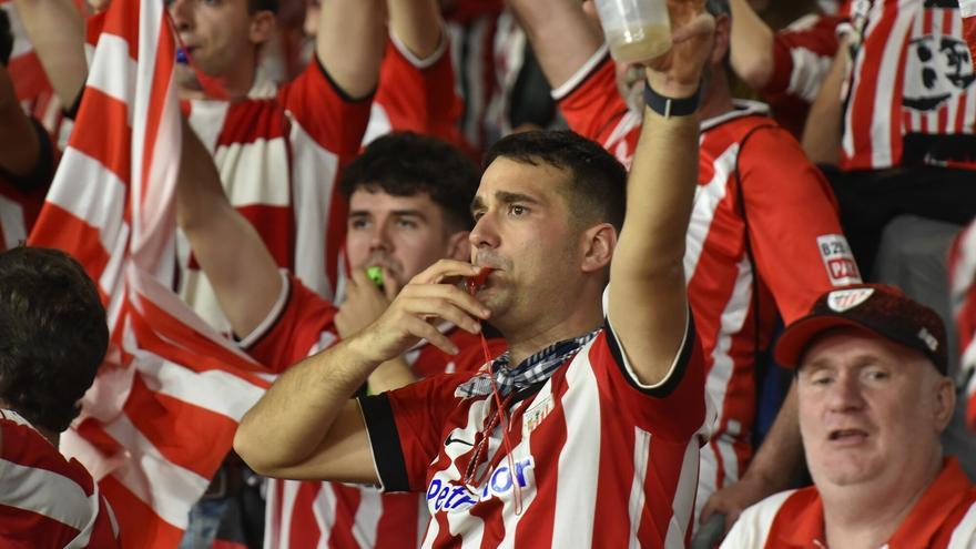 Los gritos de “Goazen Athletic” mutan el himno español antes de la final de Copa