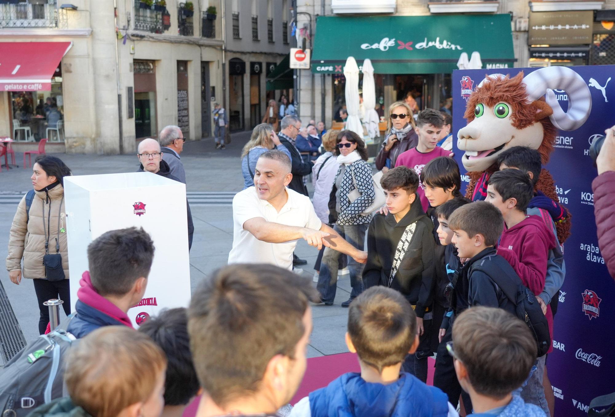 En imágenes: La gran fiesta del Baskonia se celebra en la Virgen Blanca