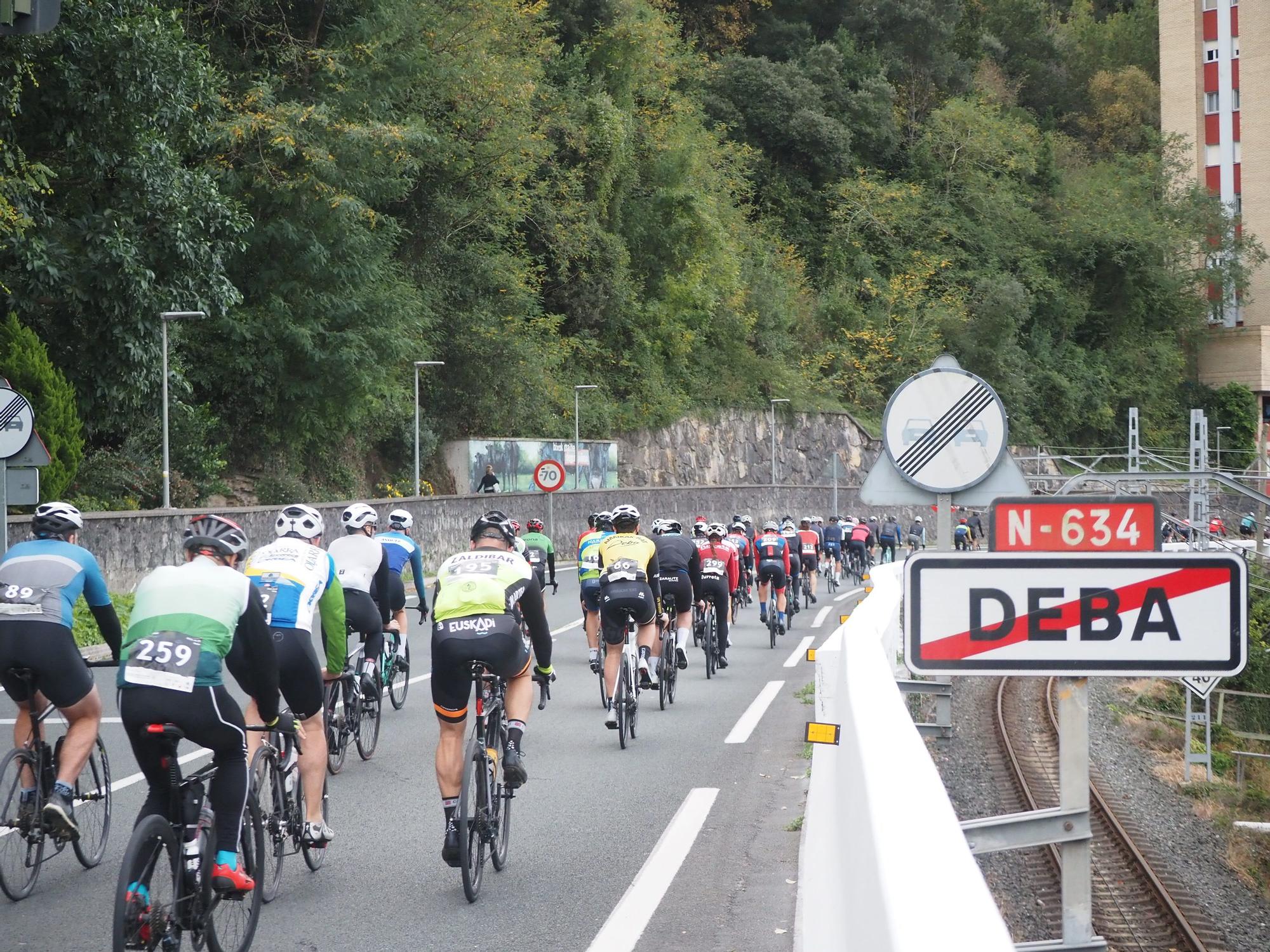Fiesta ciclista en Deba