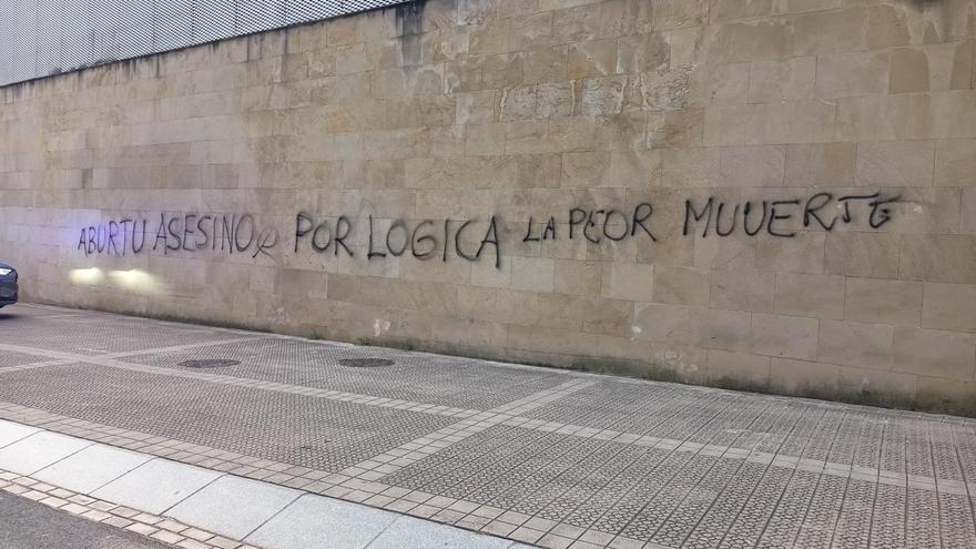 Aburto denuncia pintadas amenazantes: &quot;Asesino, por lógica la peor muerte&quot;
