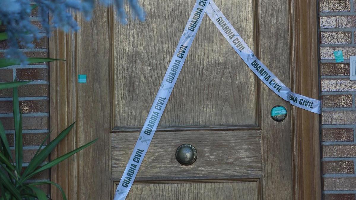 Puerta del domicilio en Zizur Mayor.