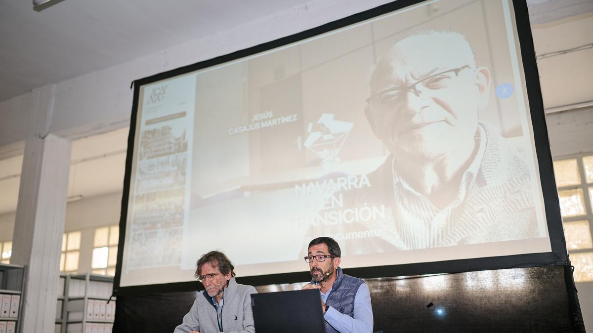 Los profesores Juan María Sánchez y Álvaro Baraibar, comisarios de la exposición, durante la presentación.