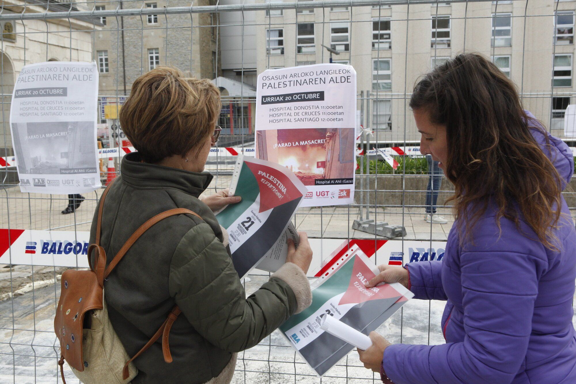 En imágenes: Trabajadoras de Osakidetza en Vitoria muestran su apoyo a Palestina