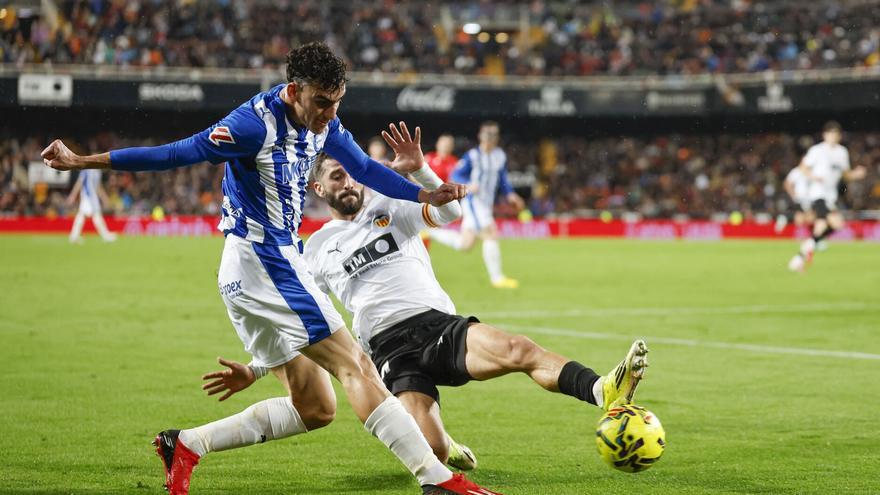 El 1x1 del Valencia-Alavés: Ángel Pérez se gana el sitio