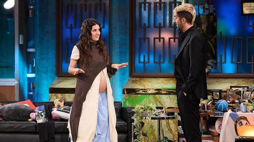 La cantante vizcaina Izaro luce embarazo en 'La Revuelta': "Necesitamos hijos mejores para este mundo"